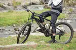 VTT électrique semi-rigide 27,5" pour l'aventure tout-terrain, idéal pour les passionnés de vélo éle.